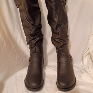 Chic Over the Knee Black Boots